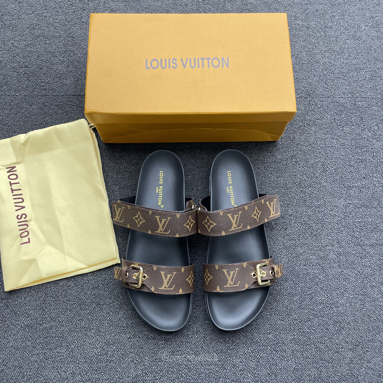 Louis Vuitton Bom Dia Flat Mule Sandals (10) - newkick.cc